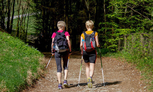 nordic_walking_zwei_frauen_500x300 Arthrose aktiv begegnen